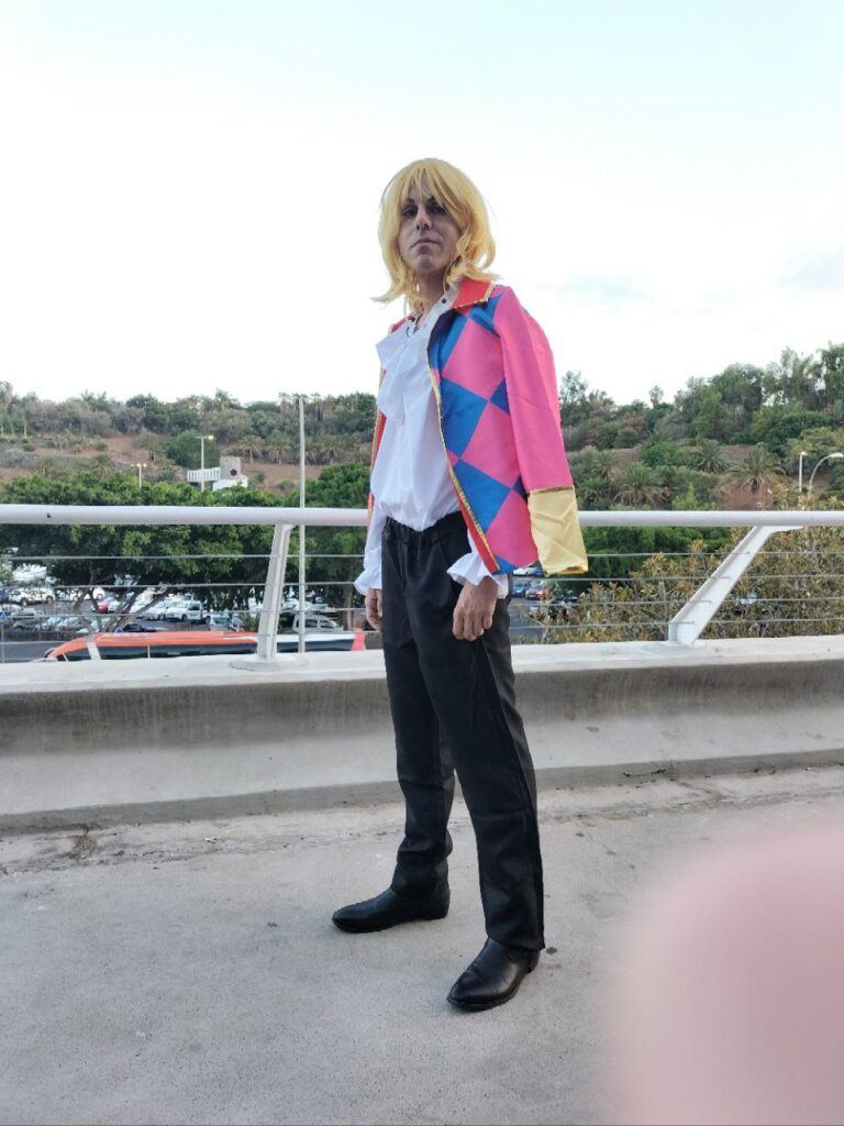 Charly Peña con cosplay de Howl Personaje de la película, el castillo ambulante